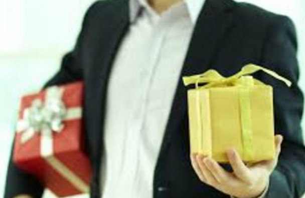 5 Appreciated Gifts For Stellar Employee Performance